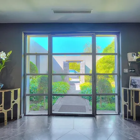Ines By Terrys Homes Λε Κανέ